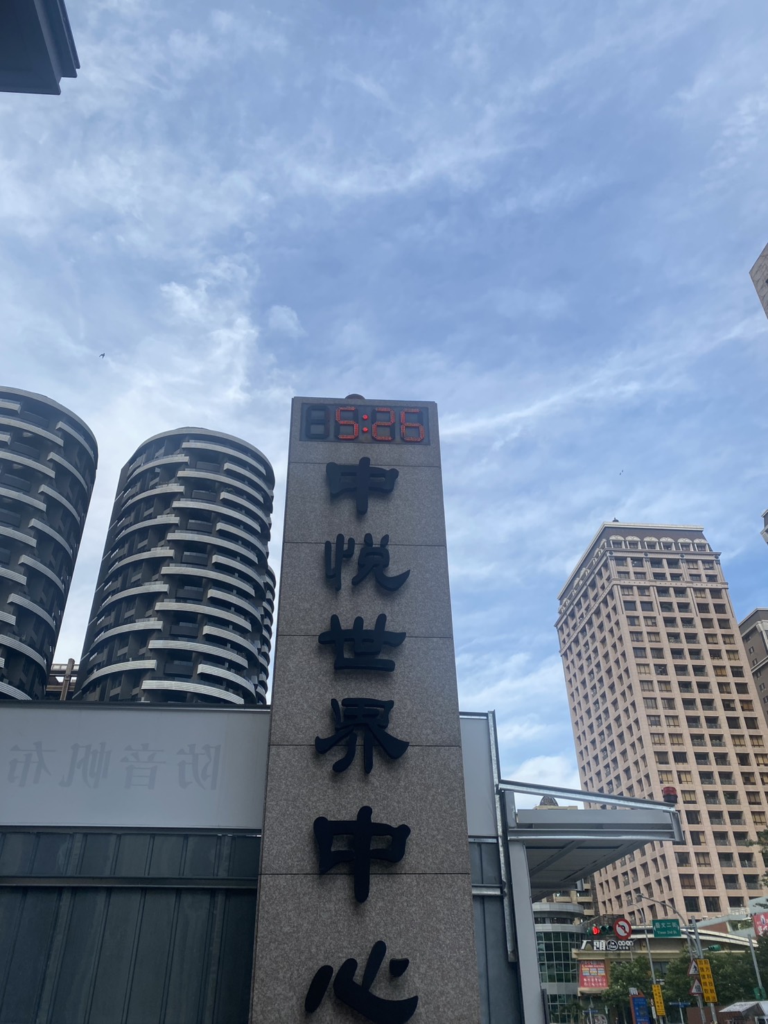 中悅世界中心門柱_0